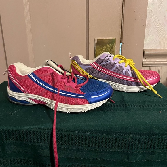 DanSkin  now size 6 sneaker - Picture 3 of 11